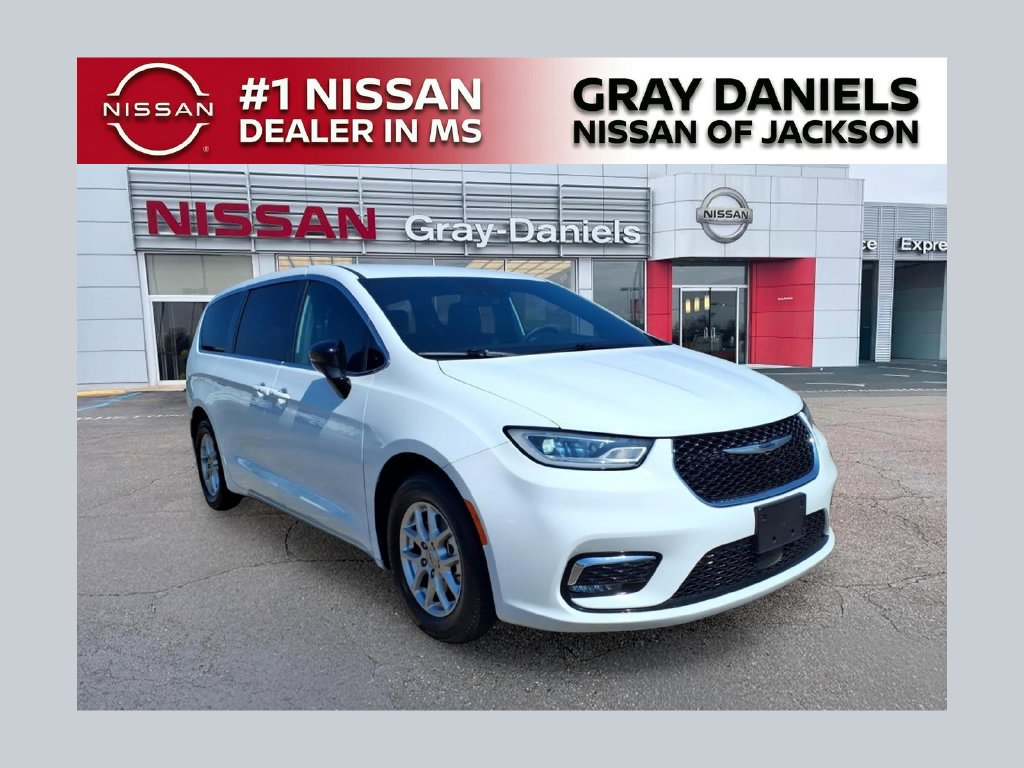 Used 2025 Chrysler Pacifica Select FWD 360° Tour