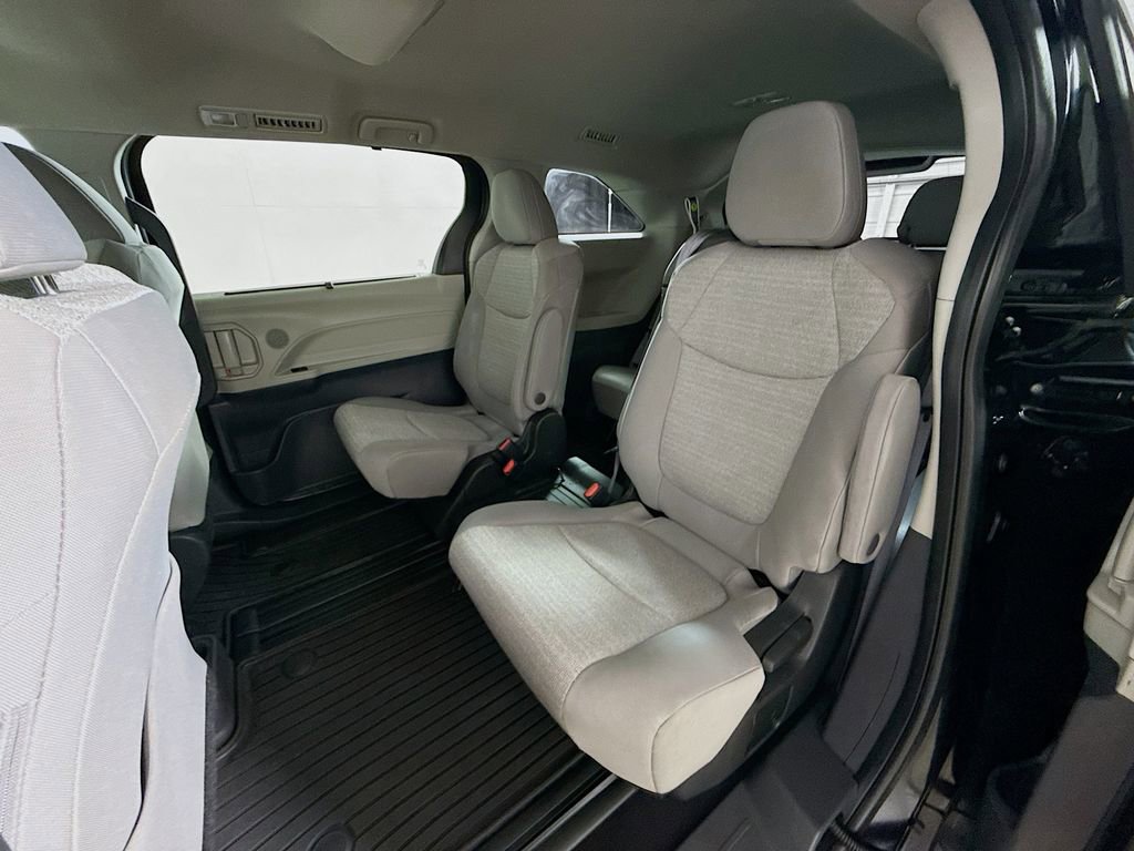 Certified 2022 Toyota Sienna LE FWD image 23