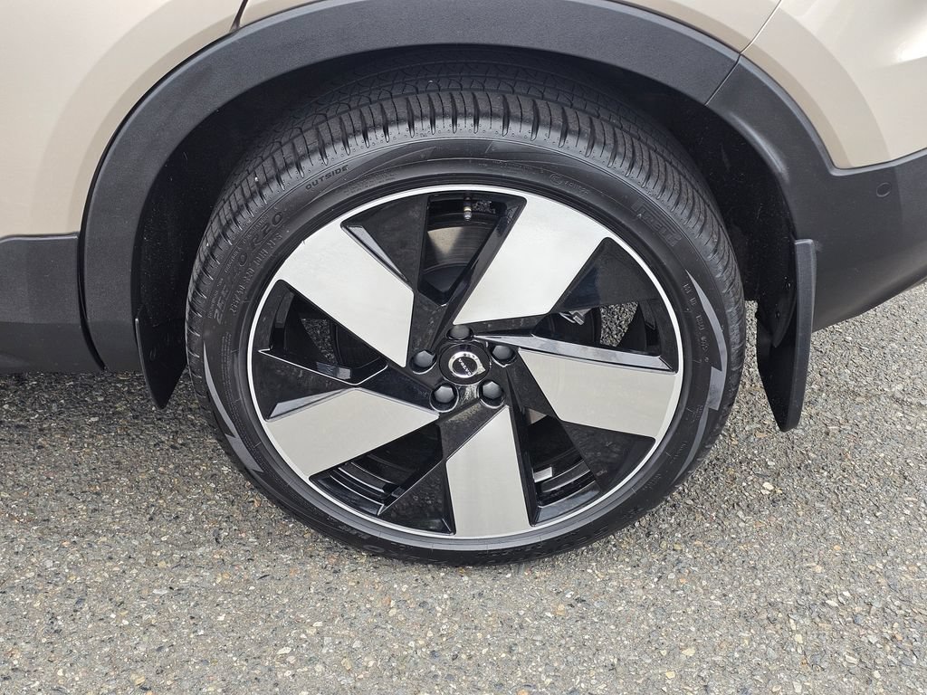 Used 2023 Volvo XC40 Recharge Ultimate w/ Protection Package Premier AWD/4WD image 9
