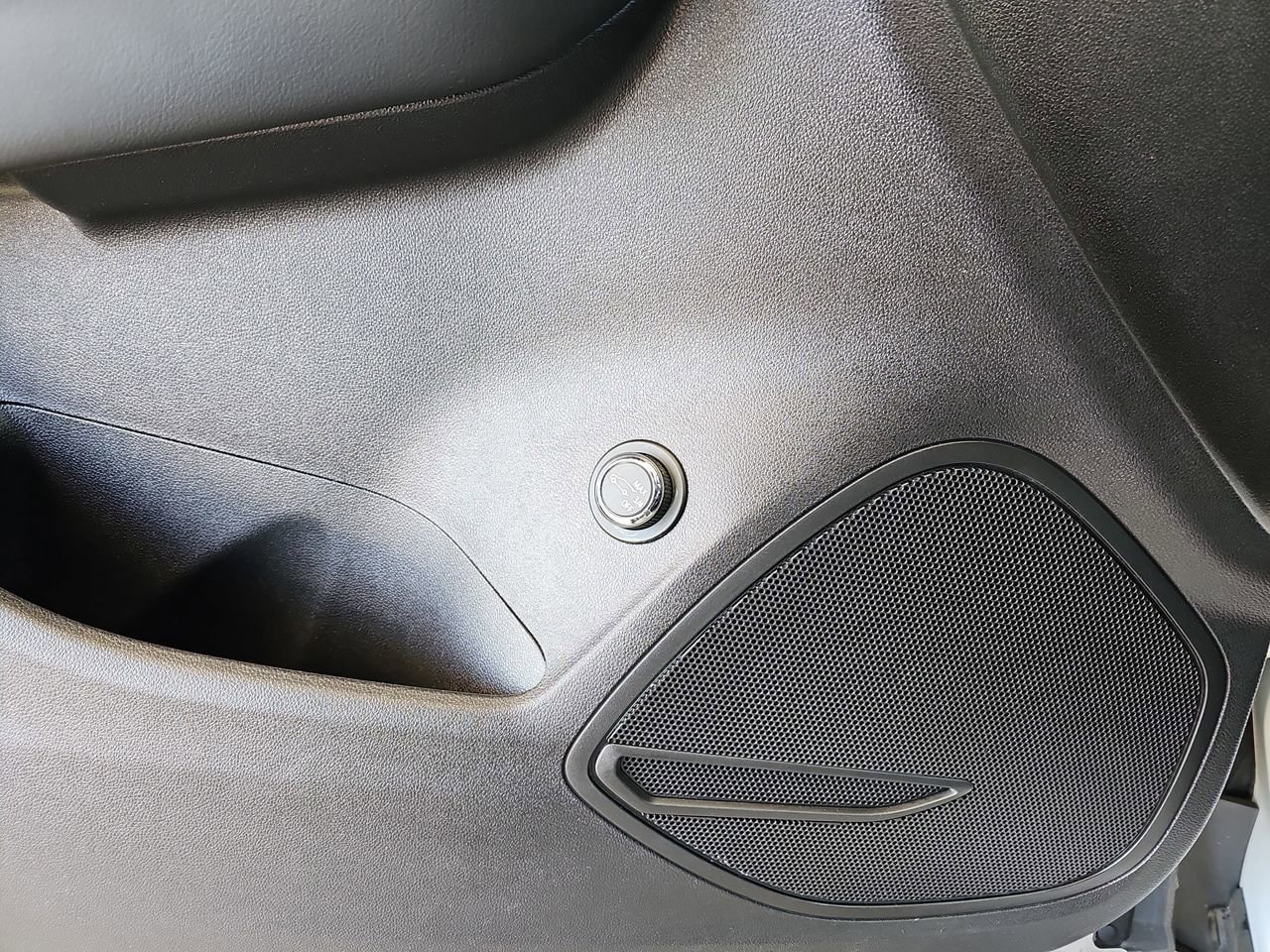 Used 2023 Buick Envision Essence FWD image 33