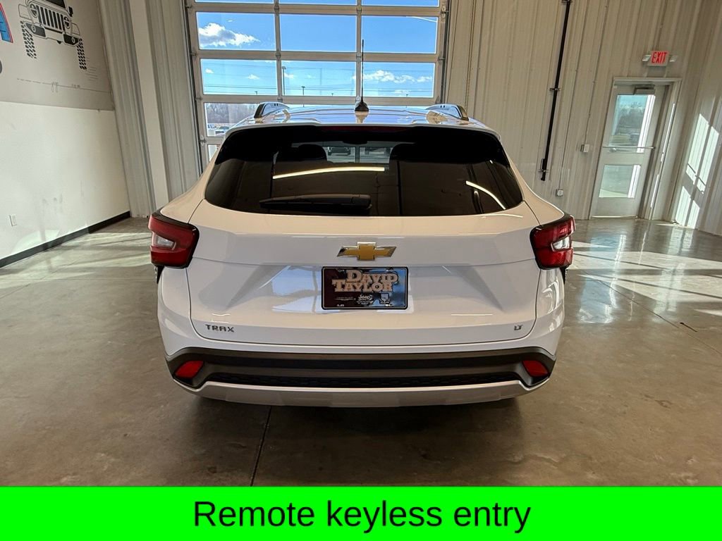 Used 2025 Chevrolet Trax LT image 4