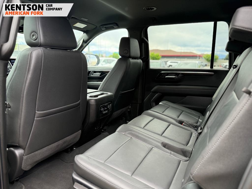 Used 2025 Chevrolet Suburban Z71 AWD/4WD image 37