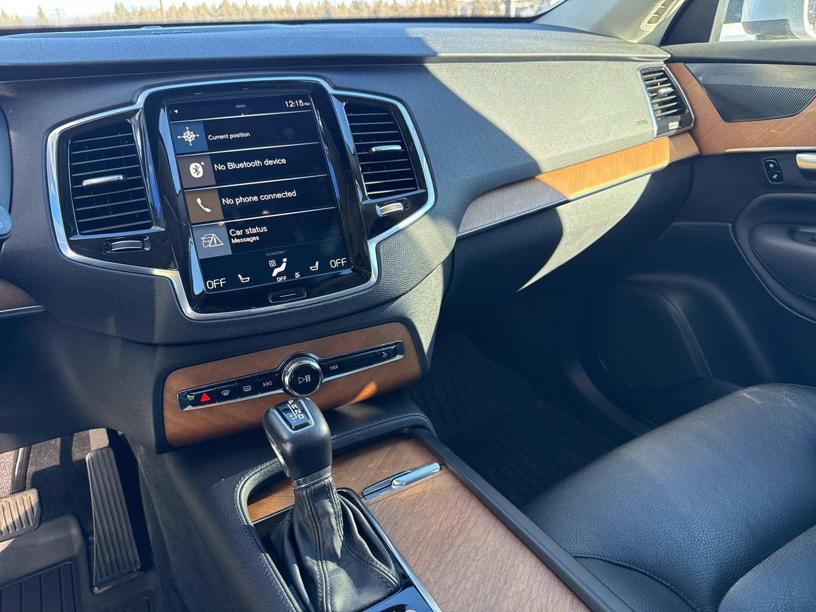 Used 2022 Volvo XC90 T6 Momentum w/ Advanced Package image 23