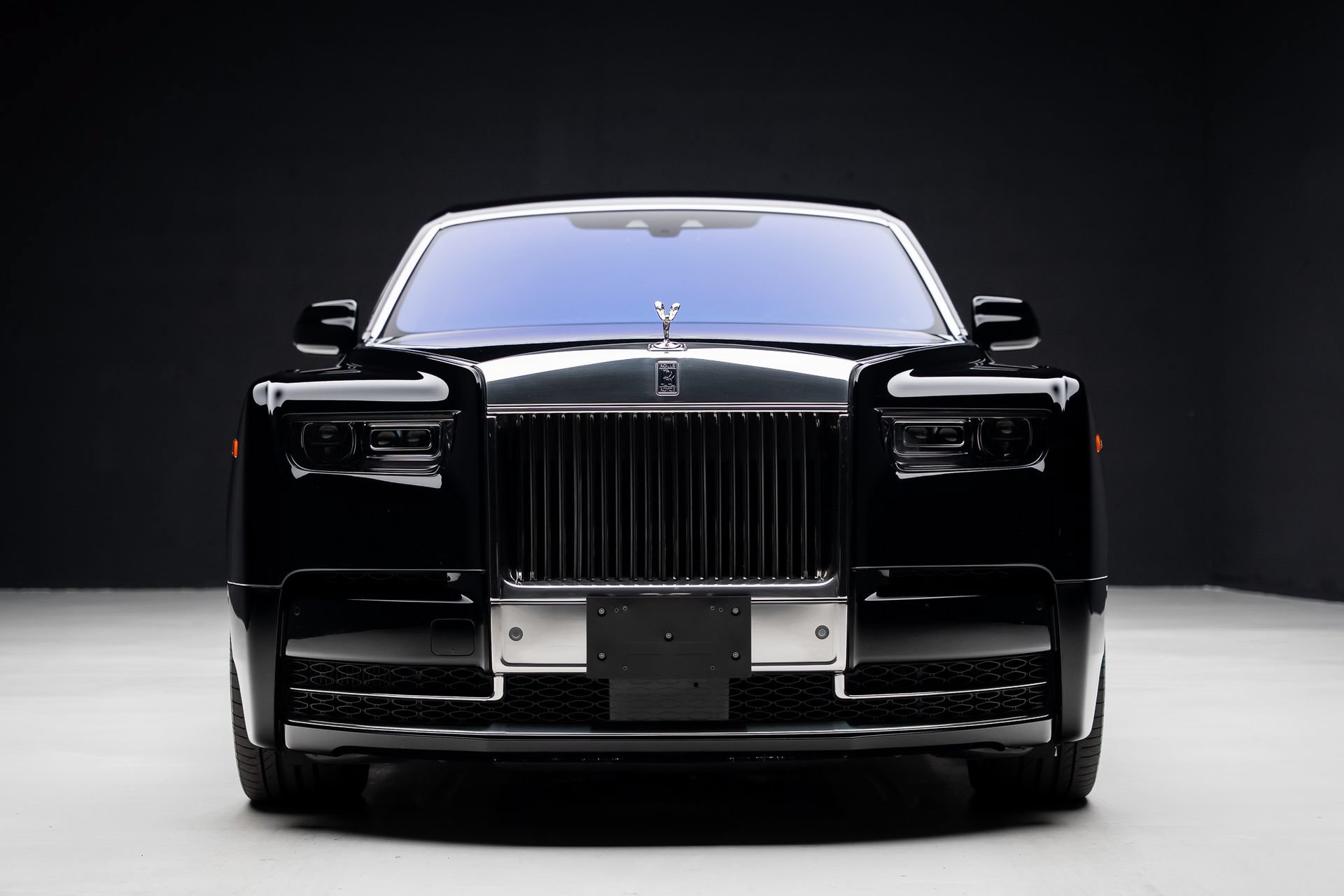 Used 2023 Rolls-Royce Phantom Sedan w/ The Phantom Package RWD image 9