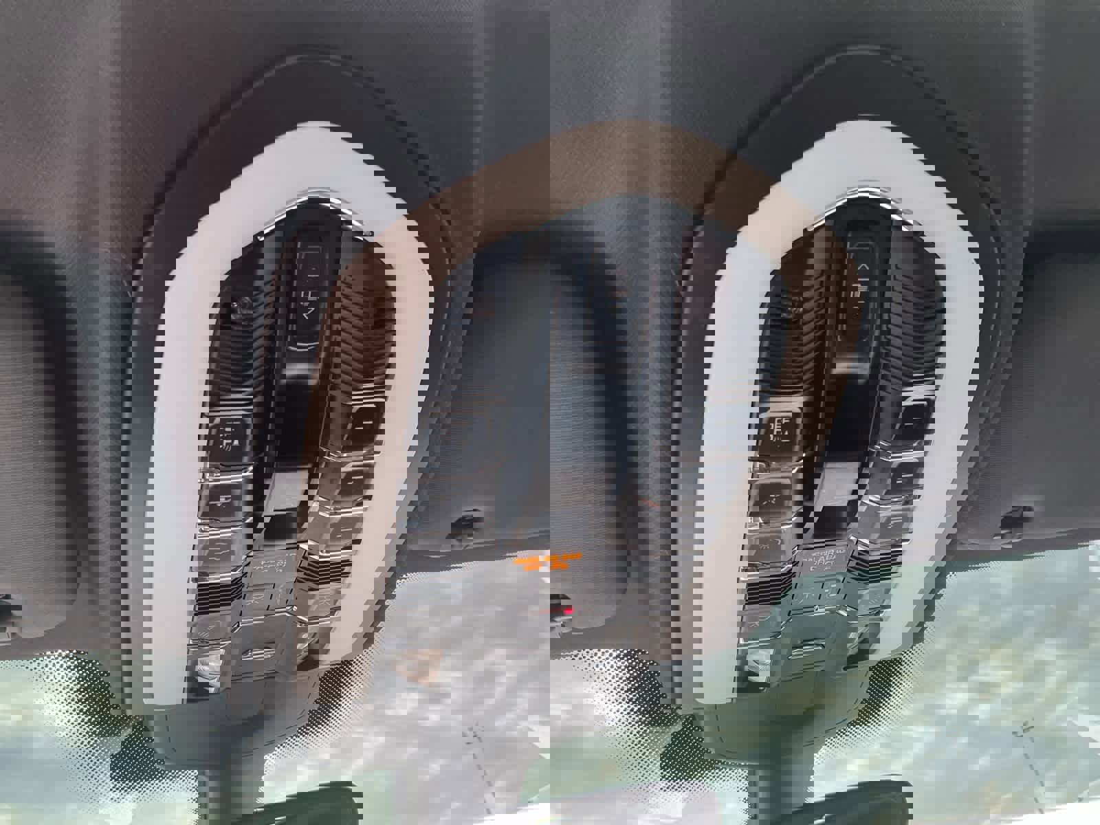 Used 2017 Porsche Cayenne S image 24