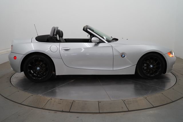 Used 2003 BMW Z4 2.5i image 9