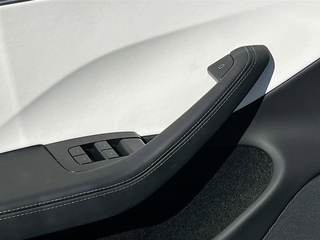 Used 2025 Tesla Model 3 Long Range image 17