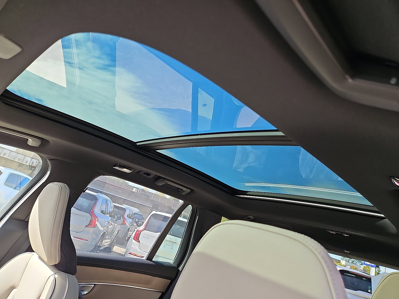 New 2026 Volvo XC90 B6 Plus w/ Protection Package Premier image 12