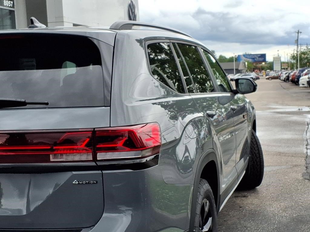 New 2025 Volkswagen Atlas Peak Edition SE image 26