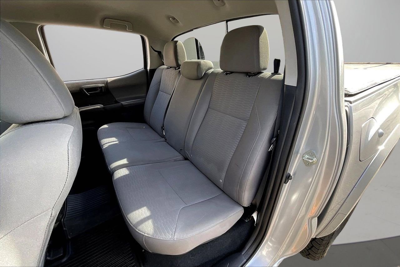 Used 2018 Toyota Tacoma SR5 AWD/4WD image 22