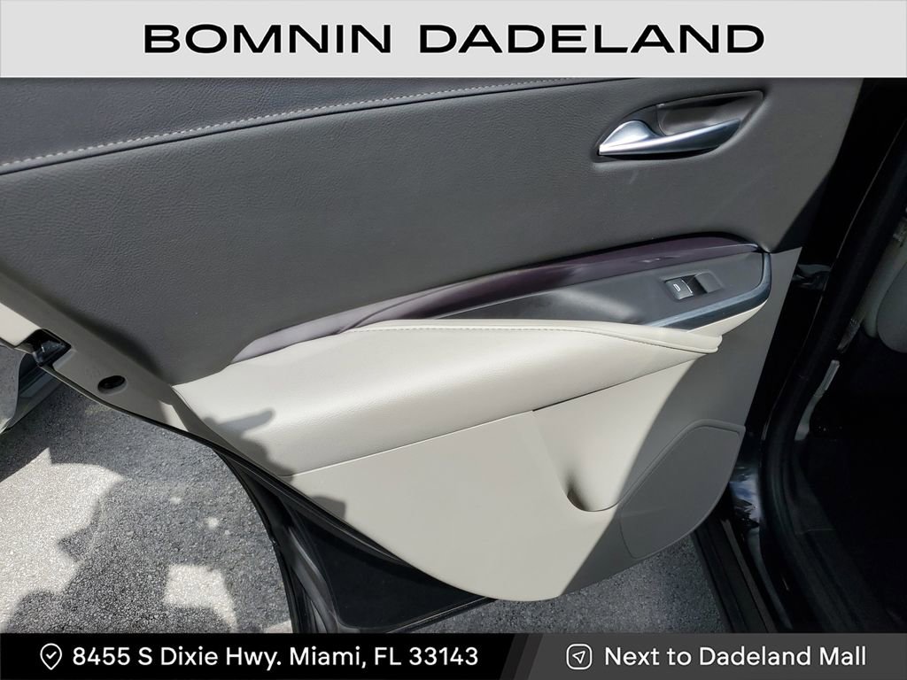 Used 2022 Cadillac XT4 Luxury w/ Driver Awareness Package image 10