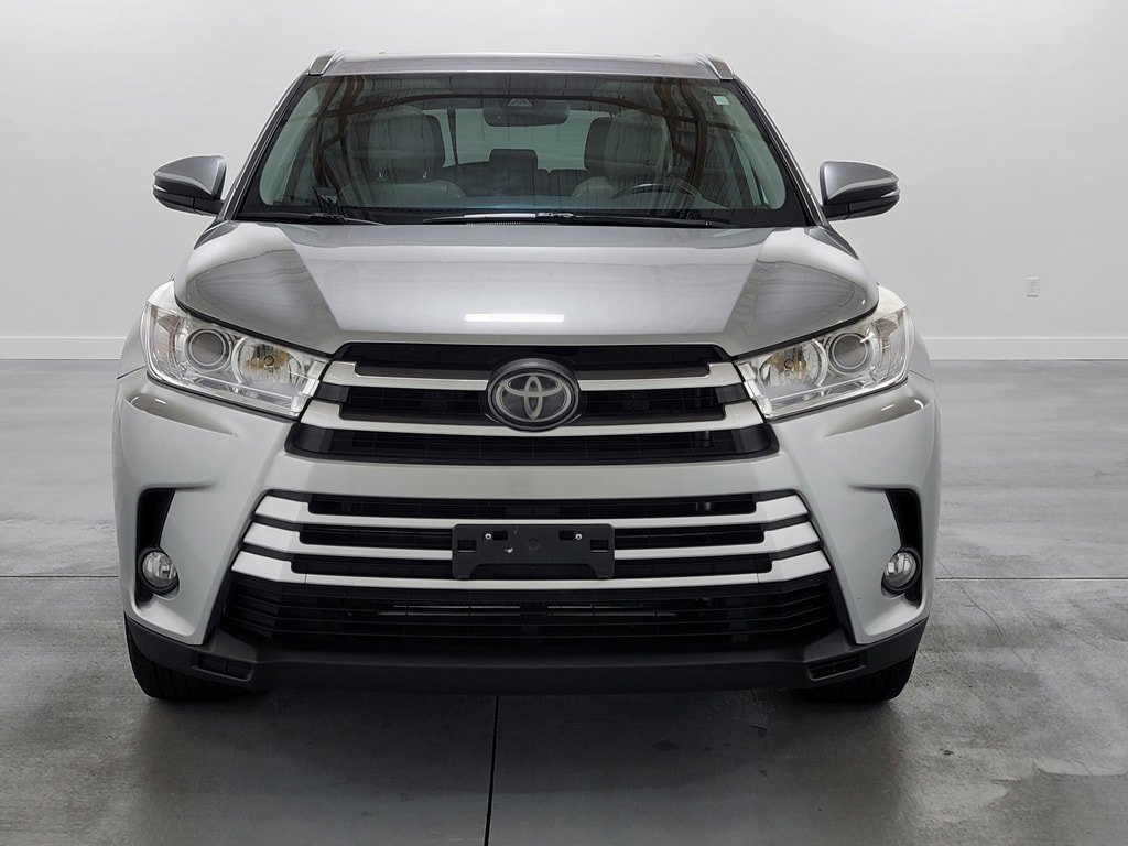 Used 2018 Toyota Highlander XLE AWD/4WD image 3