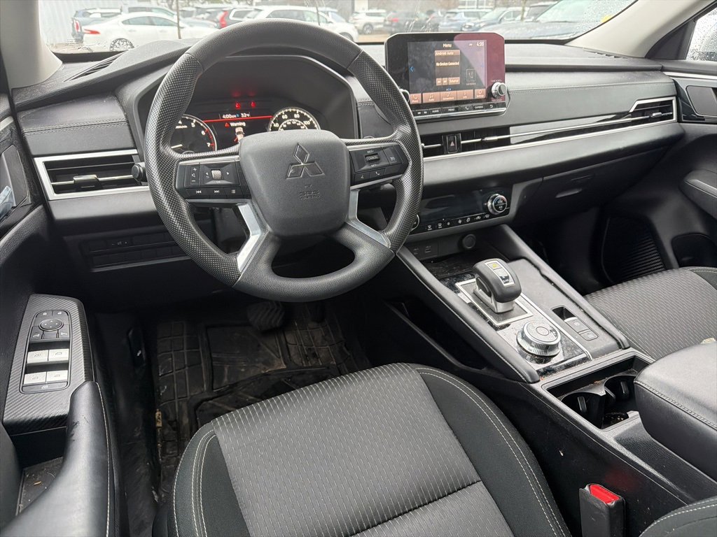 Used 2022 Mitsubishi Outlander ES image 11