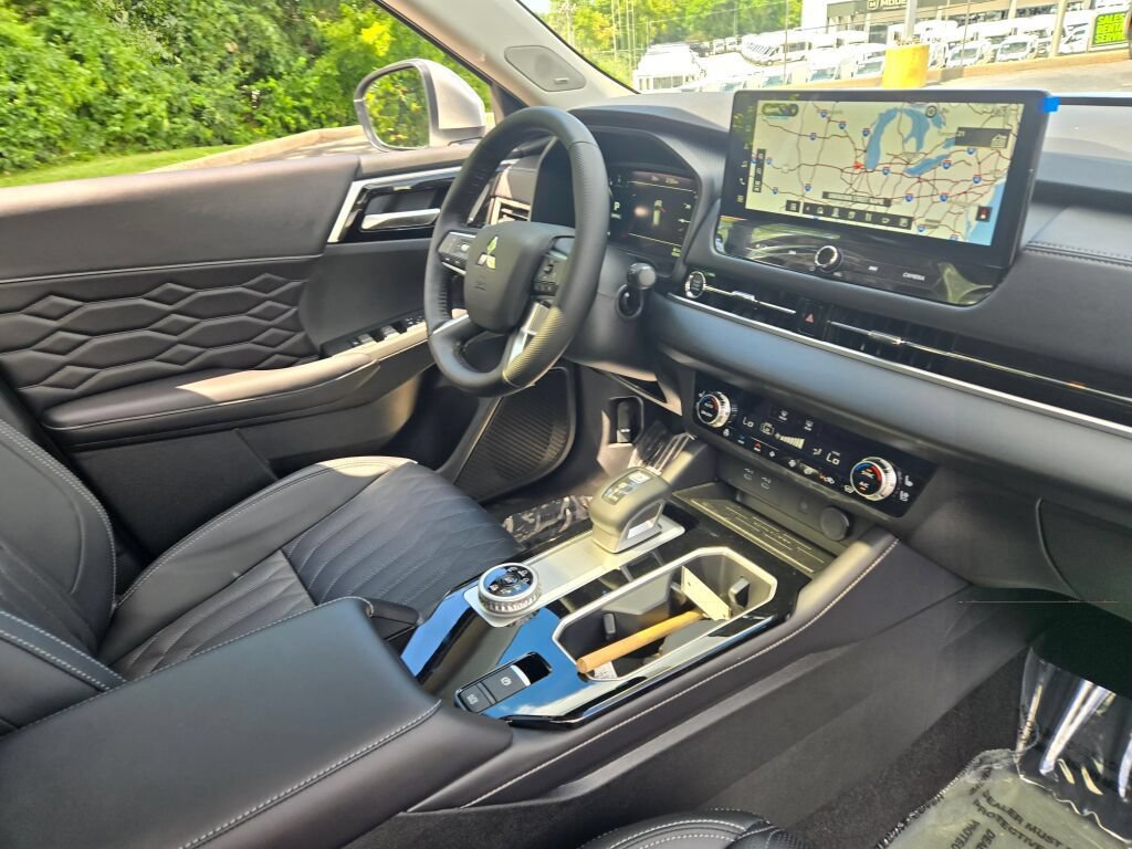 New 2026 Mitsubishi Outlander SEL AWD/4WD image 6
