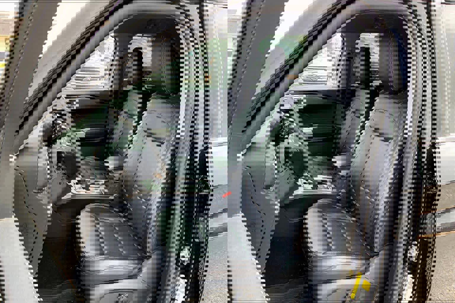 Used 2022 Ford Explorer Limited w/ Equipment Group 301A image 8