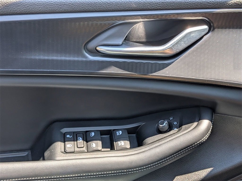 Used 2025 Jeep Grand Cherokee L Altitude image 10