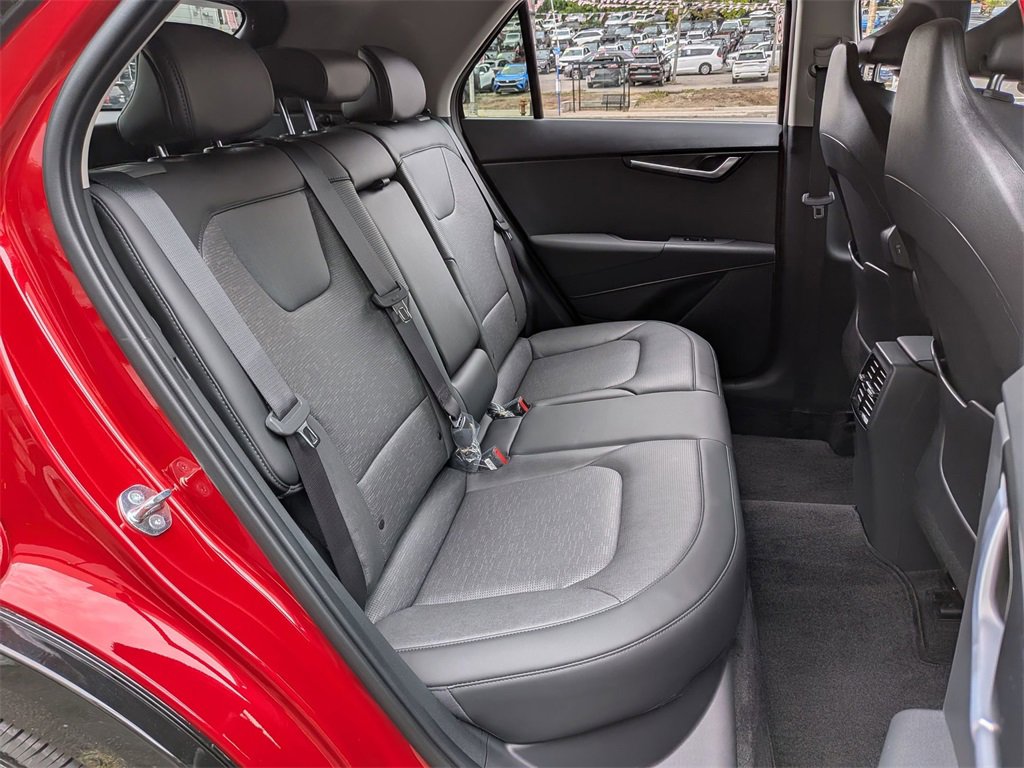 Used 2024 Kia Niro SX Touring image 26