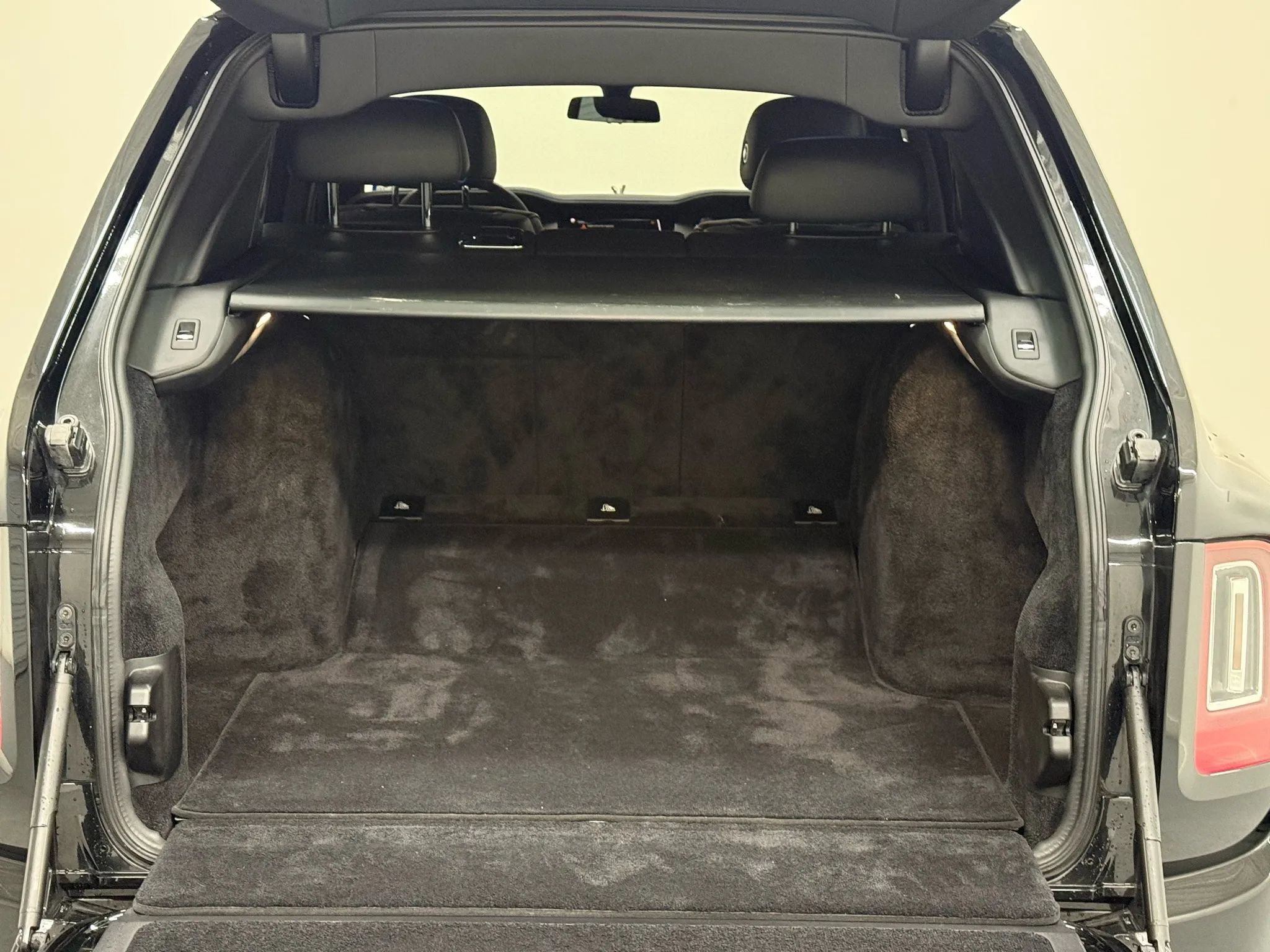 Used 2019 Rolls-Royce Cullinan image 36