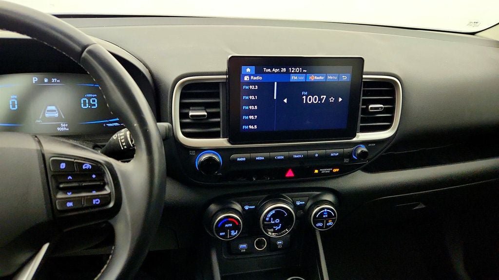 Used 2023 Hyundai Venue SEL FWD image 18