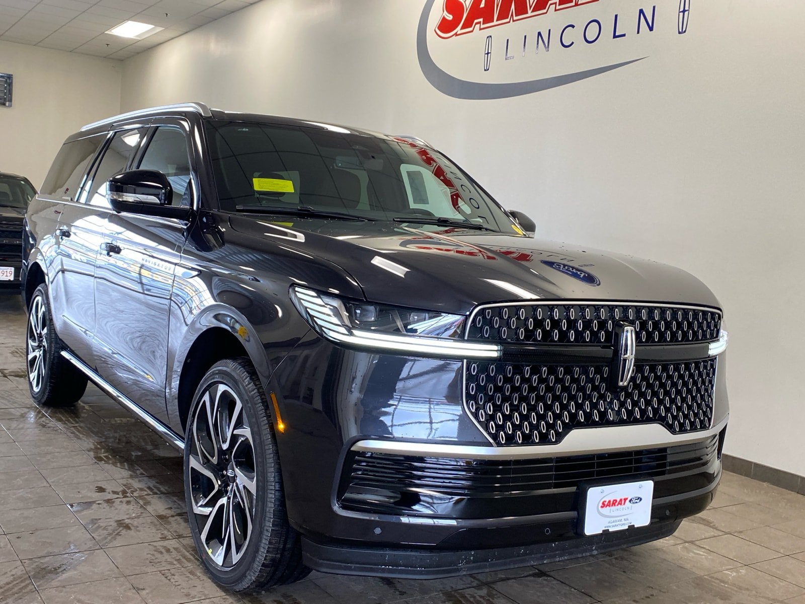 New 2026 Lincoln Navigator L Reserve AWD/4WD image 2