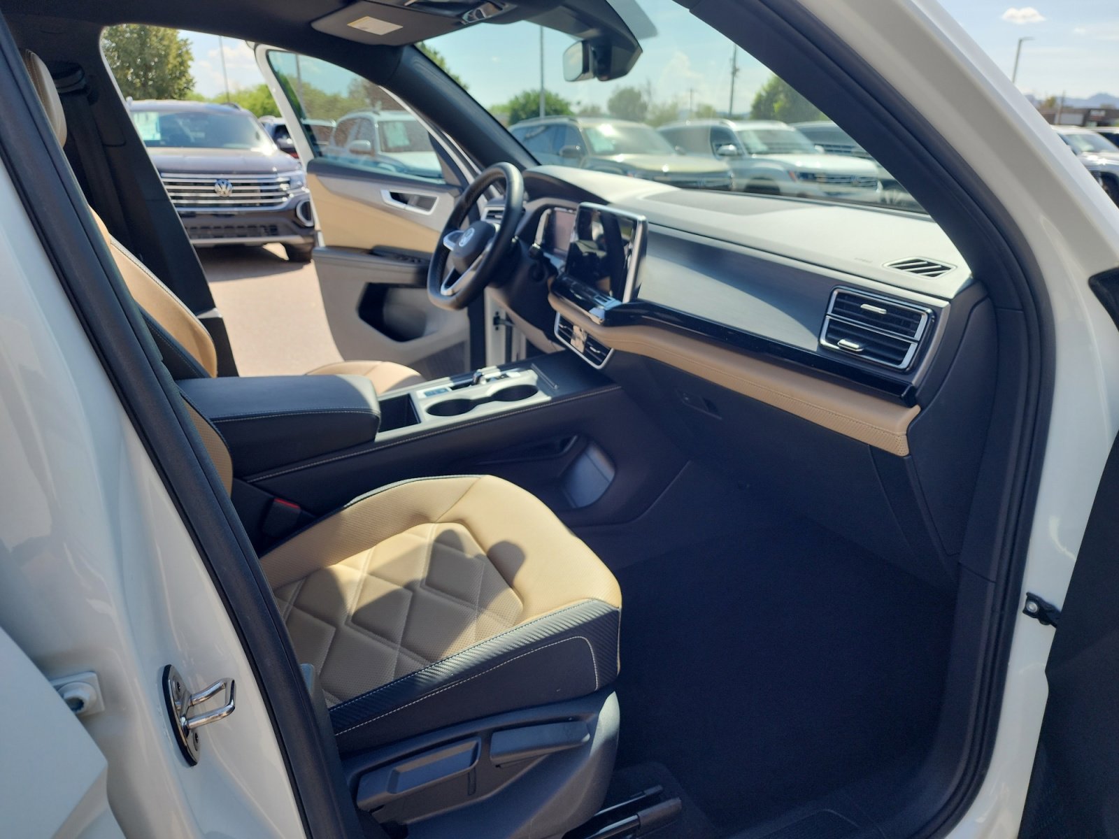 Certified 2024 Volkswagen Atlas Cross Sport SE image 19