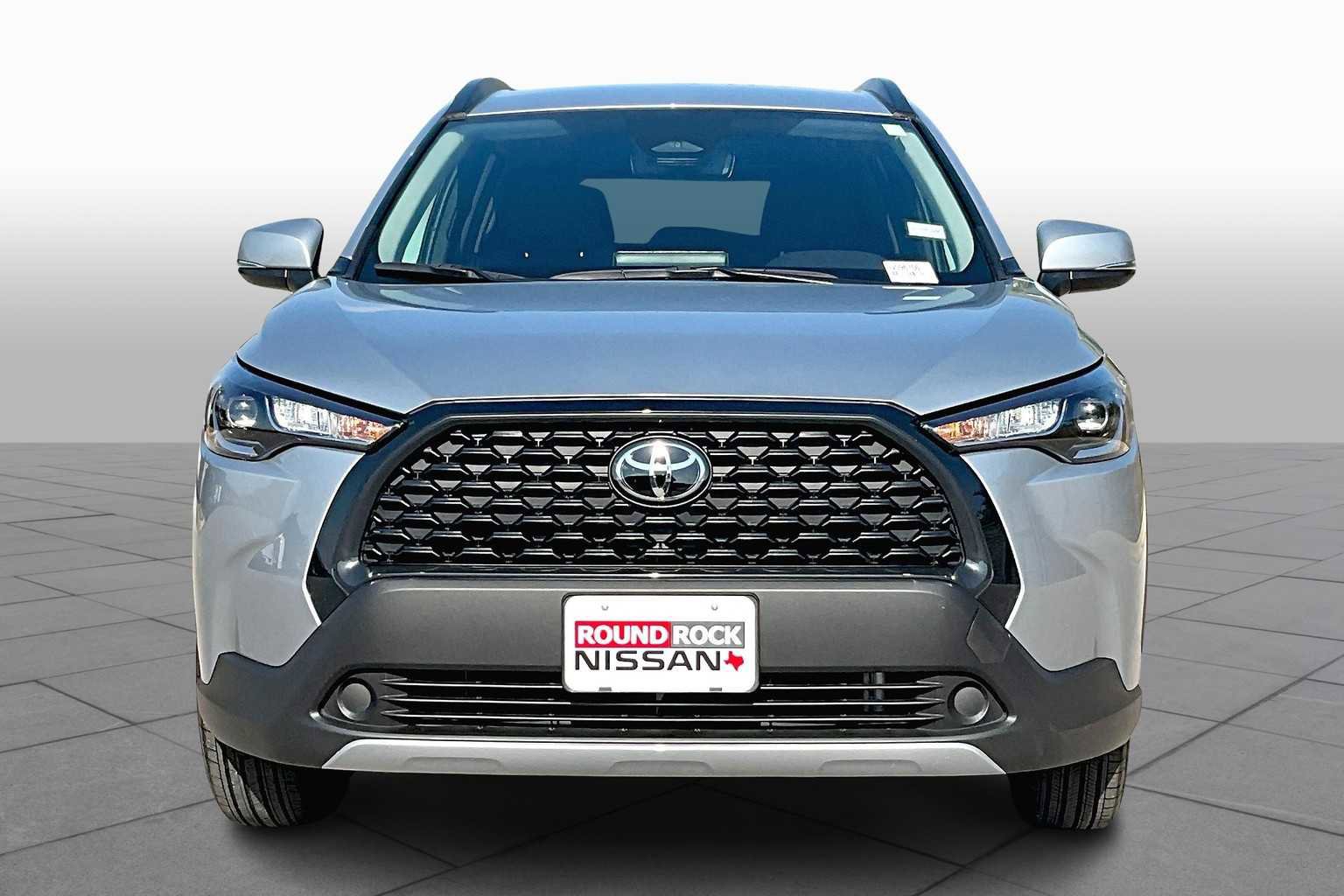 Used 2024 Toyota Corolla Cross LE image 3