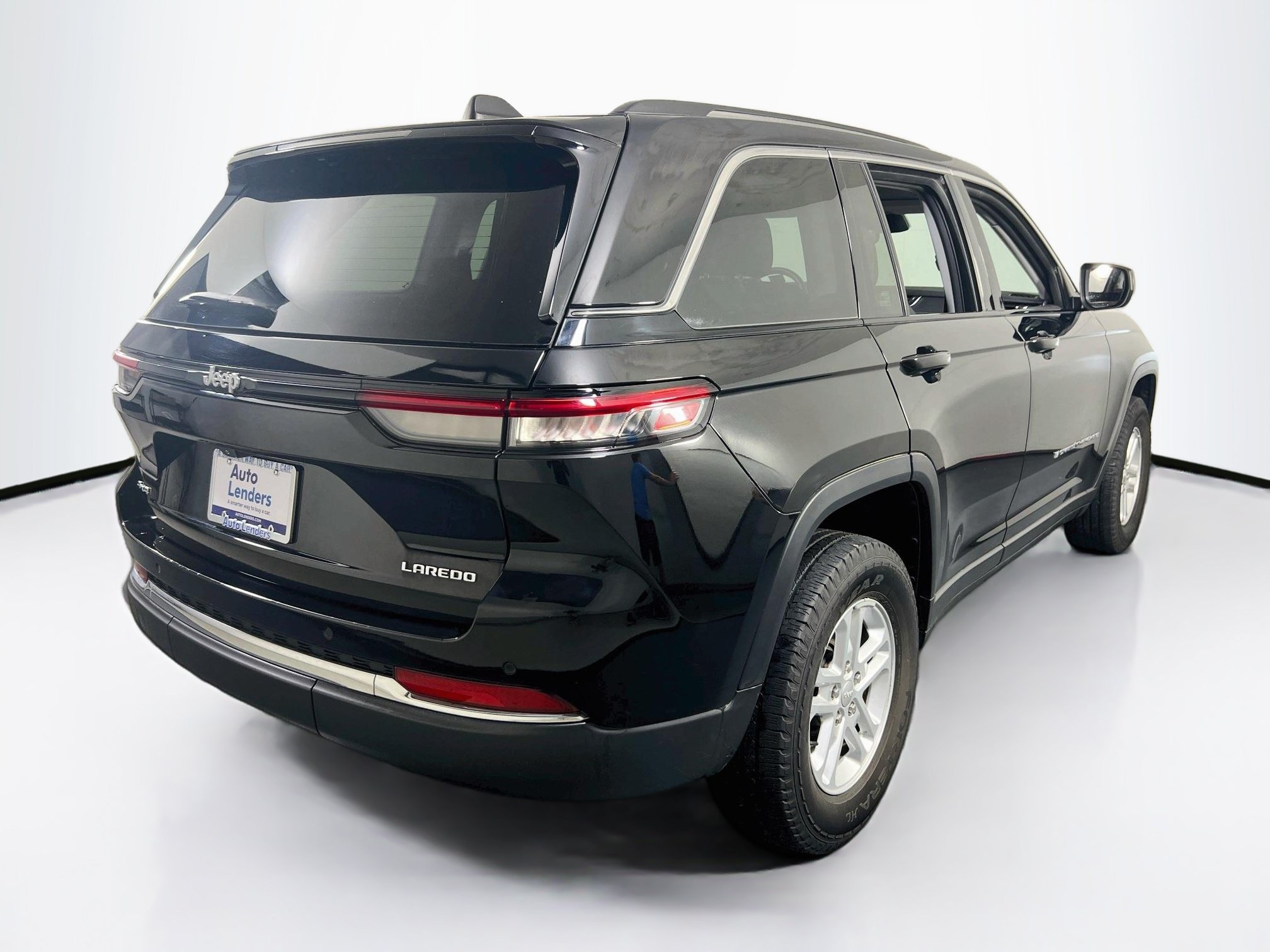 Used 2023 Jeep Grand Cherokee Laredo w/ Luxury Tech Group I AWD/4WD image 5