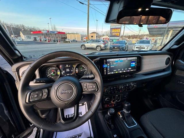 Used 2024 Jeep Wrangler Unlimited AWD/4WD image 18