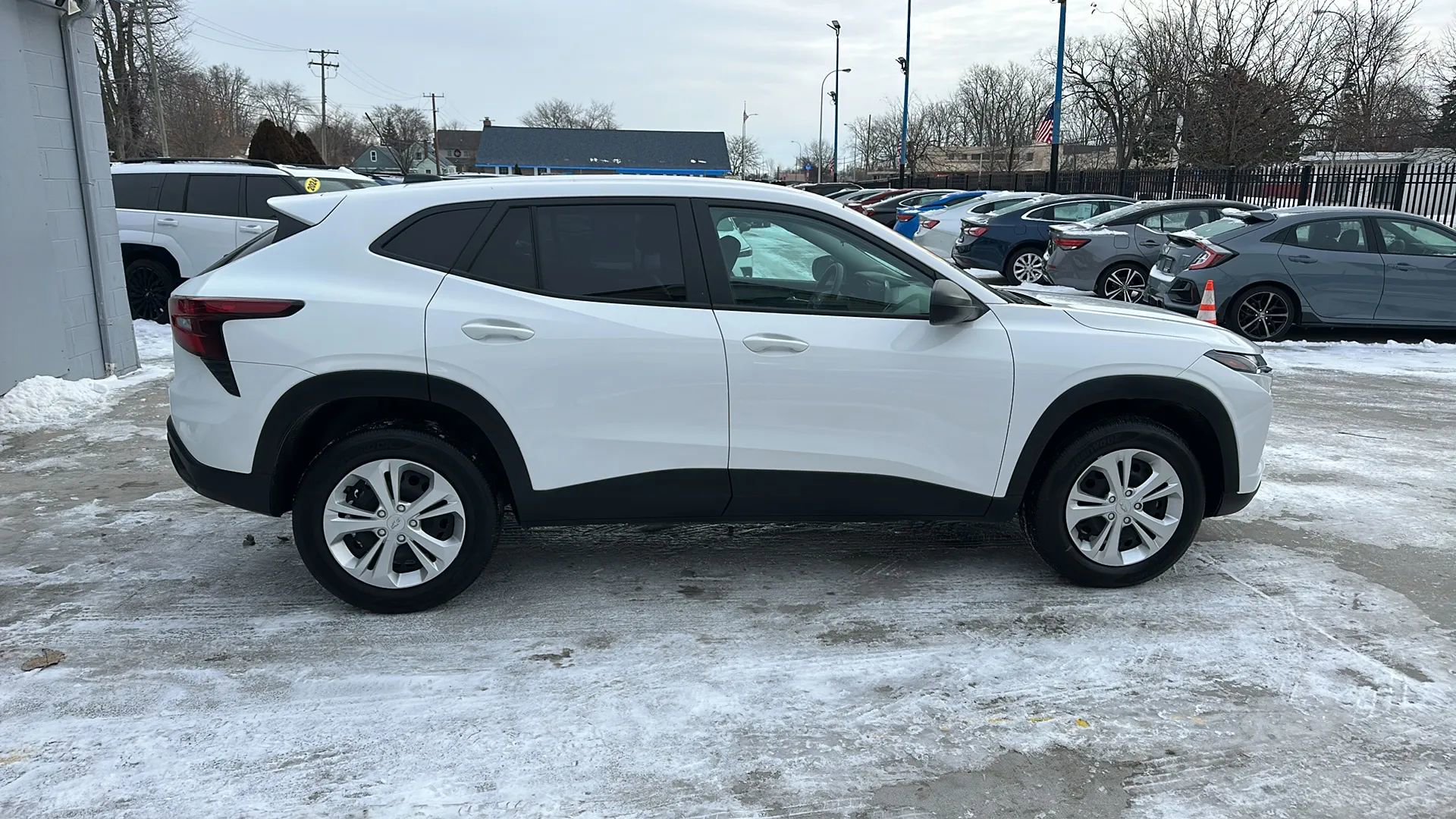 Used 2025 Chevrolet Trax LS image 4