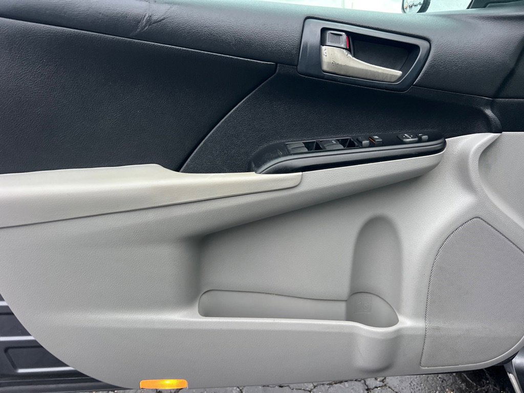 Used 2013 Toyota Camry LE image 10