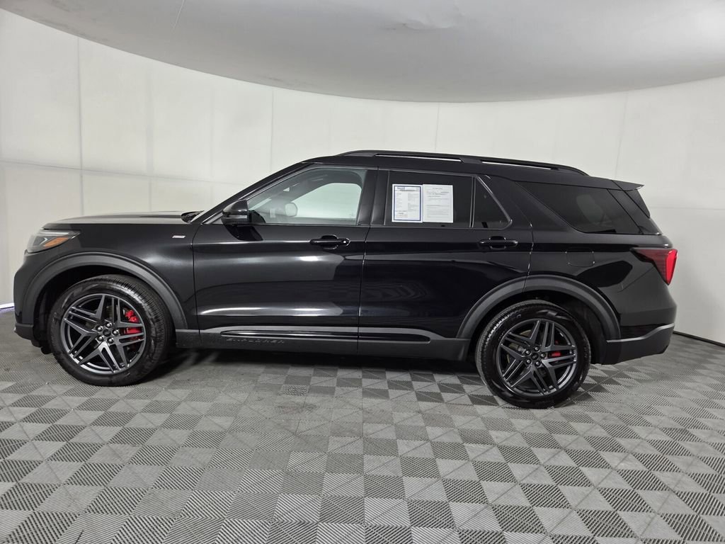 Used 2025 Ford Explorer ST-Line w/ ST-Line Street Pack AWD/4WD image 8