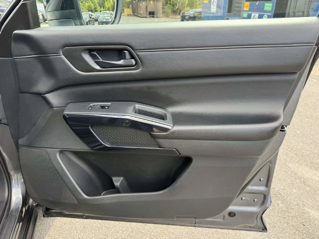 Used 2024 Nissan Pathfinder S AWD/4WD image 10