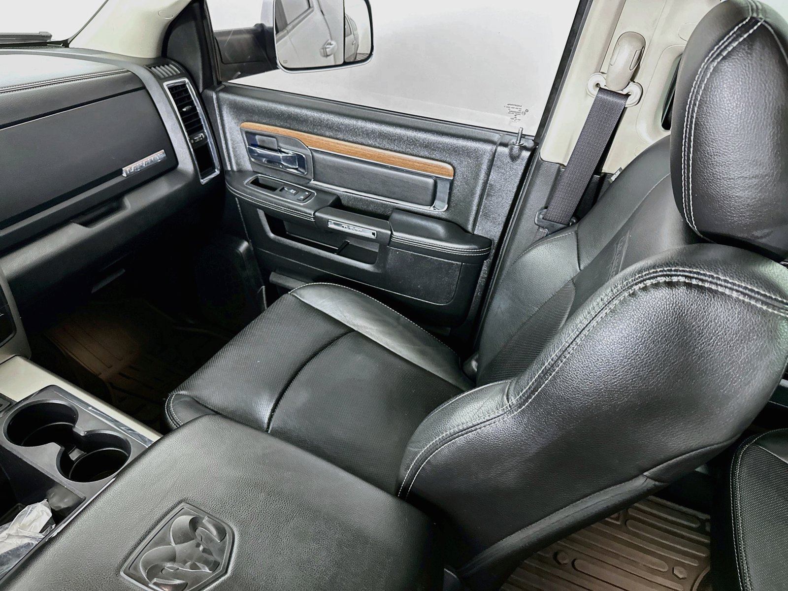 Used 2015 RAM 1500 Laramie w/ Convenience Group AWD/4WD image 26