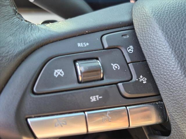 Used 2024 Cadillac XT4 Luxury w/ Cold Weather Package FWD image 11