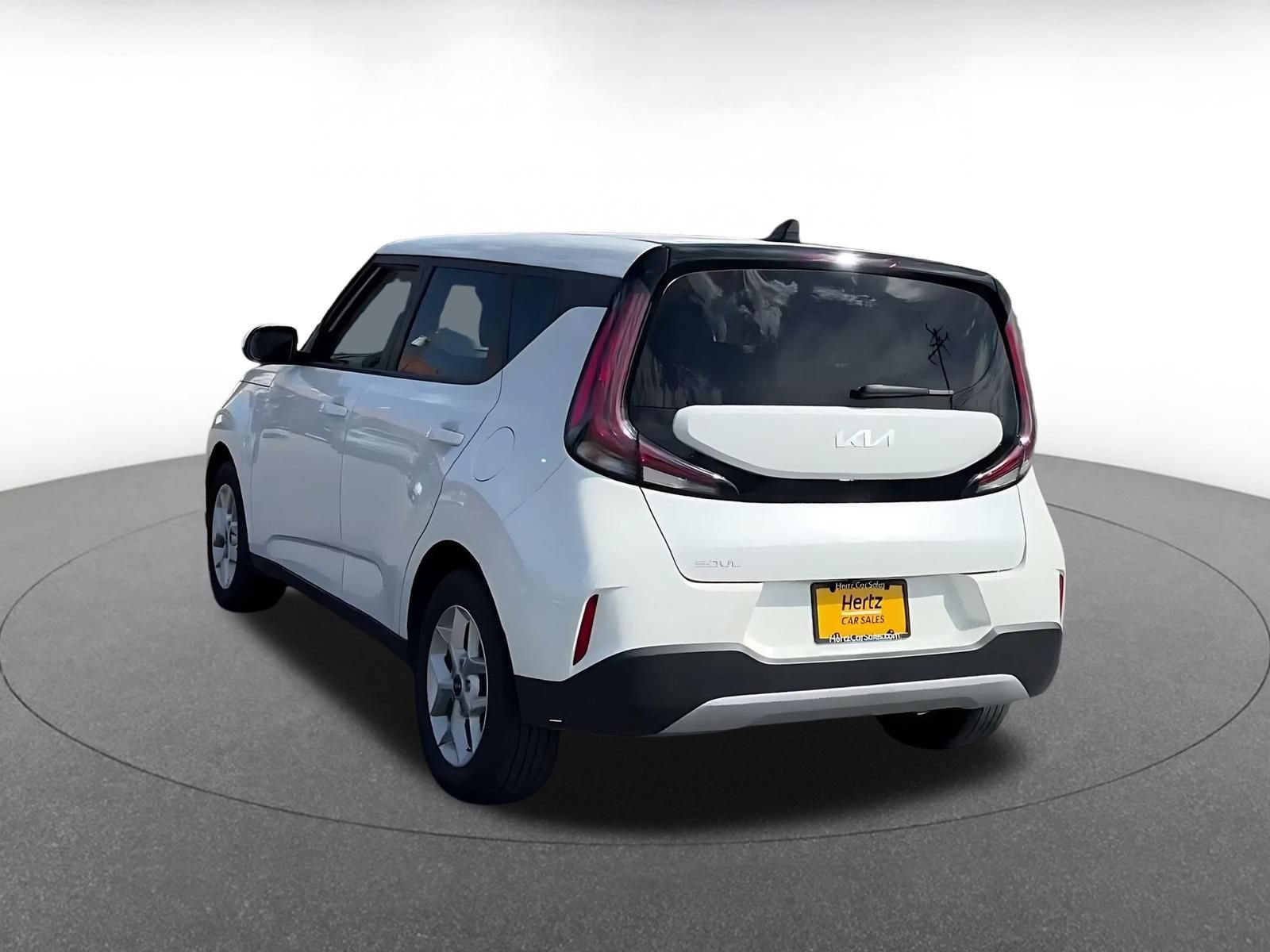 Used 2025 Kia Soul LX w/ LX Technology Package FWD image 10
