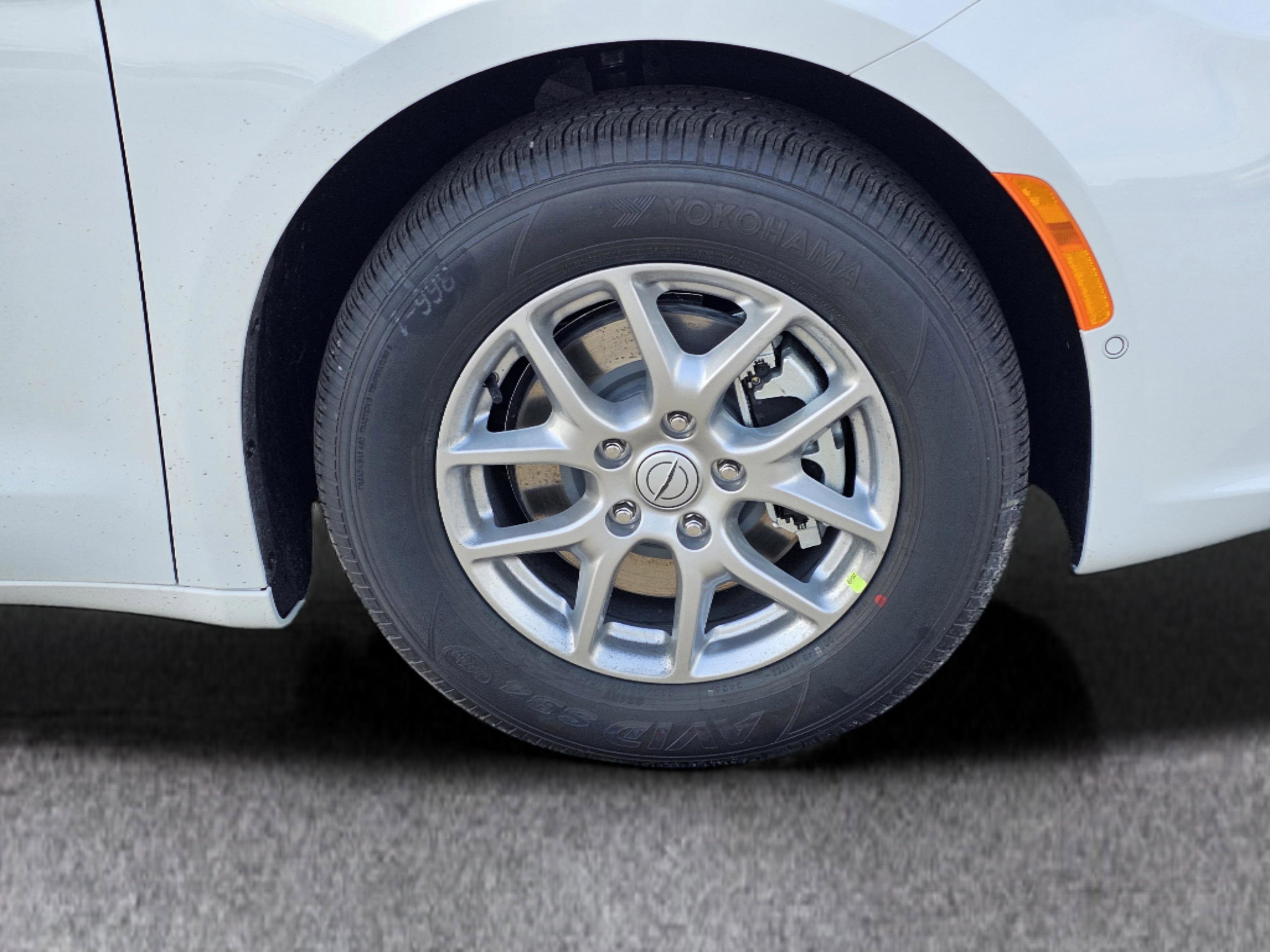 New 2026 Chrysler Pacifica Select image 6