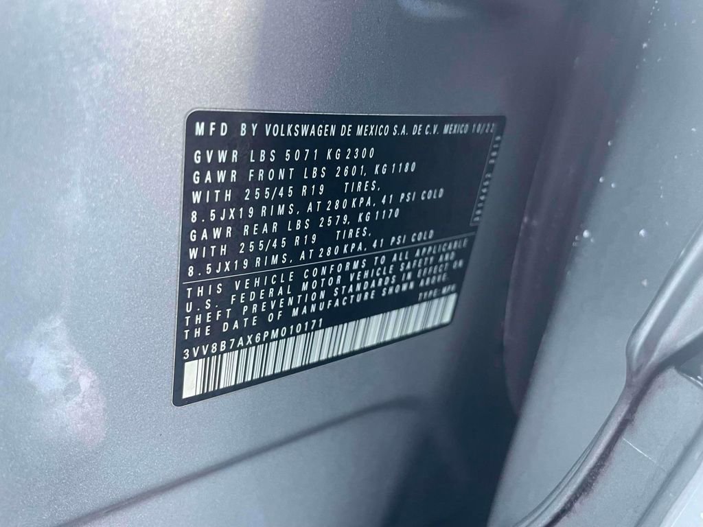 Used 2023 Volkswagen Tiguan SE R-Line image 21