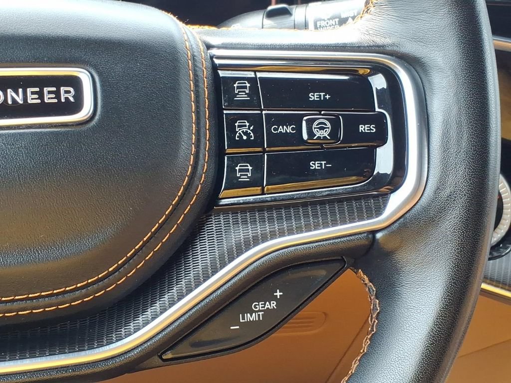 Used 2025 Jeep Grand Wagoneer Series III w/ Rear Seat Video Group 1 AWD/4WD image 10