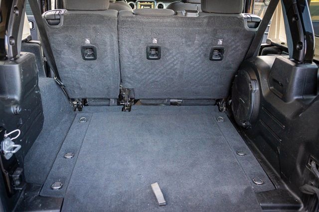 Used 2018 Jeep Wrangler Unlimited Sahara w/ Uconnect 4C Nav & Sound Group AWD/4WD image 26
