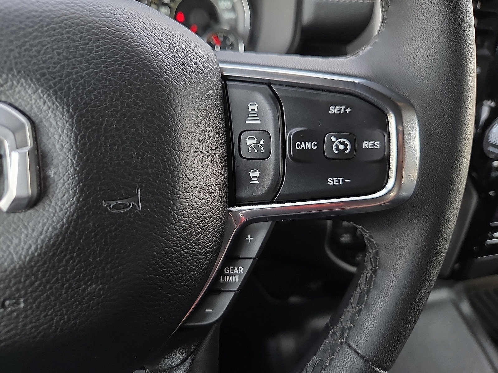 Used 2025 RAM 1500 Laramie AWD/4WD image 22