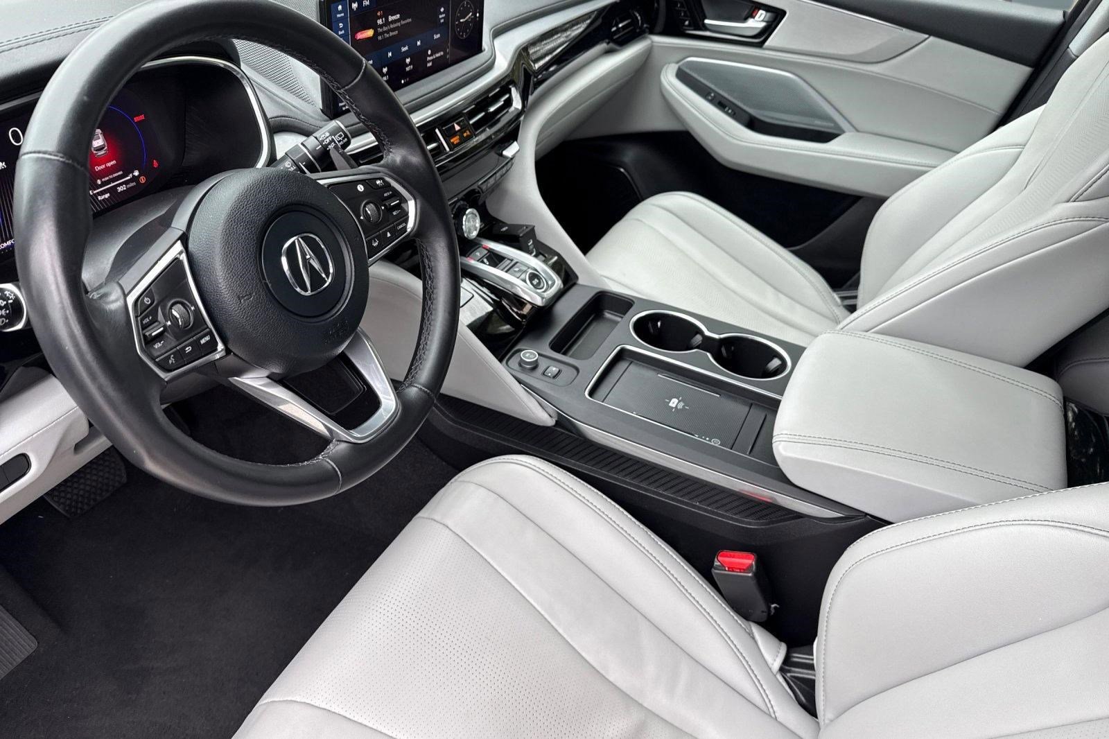 Used 2025 Acura MDX SH-AWD w/ Technology Package image 4