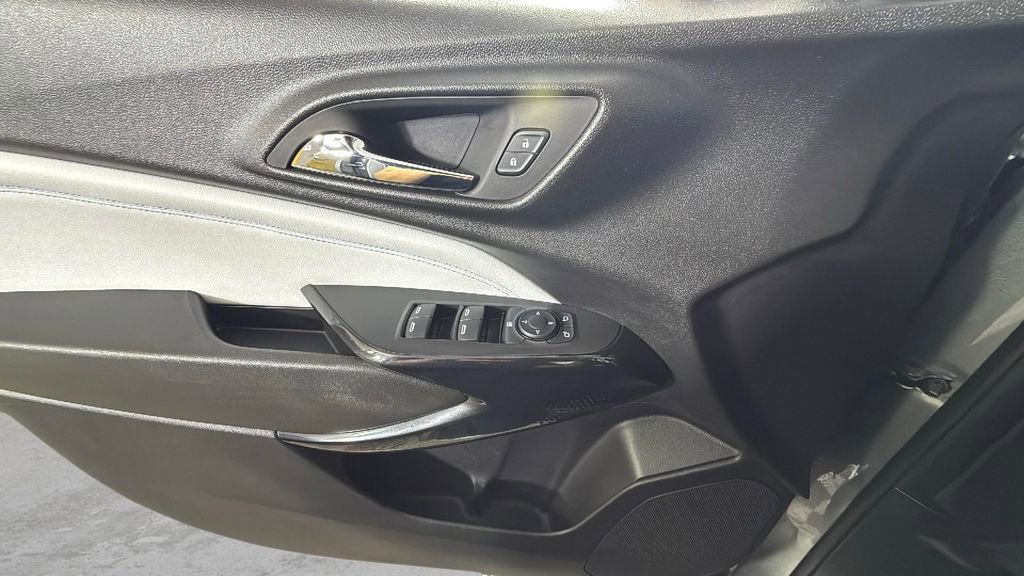 Certified 2024 Chevrolet Trax LT w/ LT Convenience Package image 24