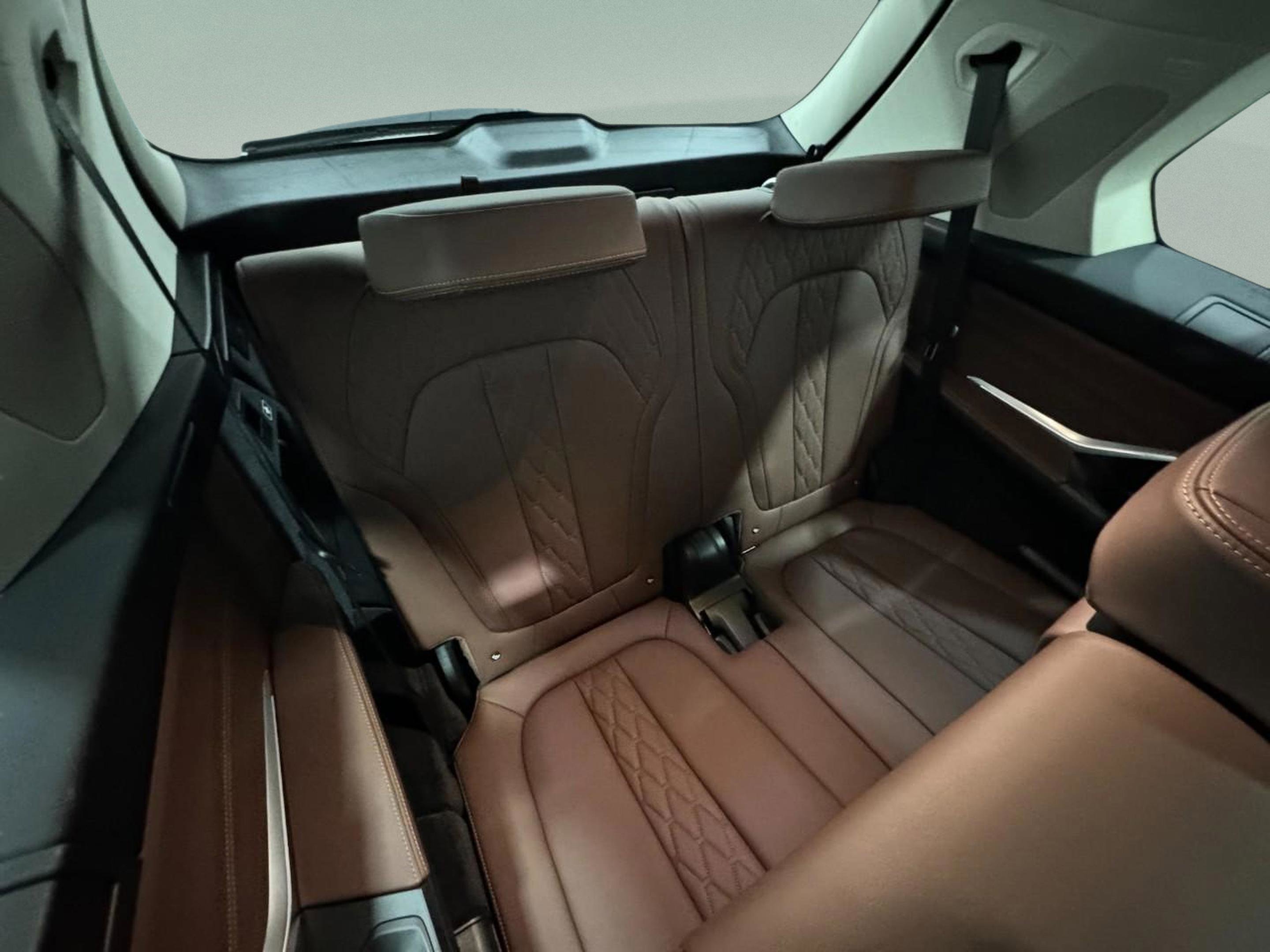 Used 2025 BMW X7 xDrive40i image 11