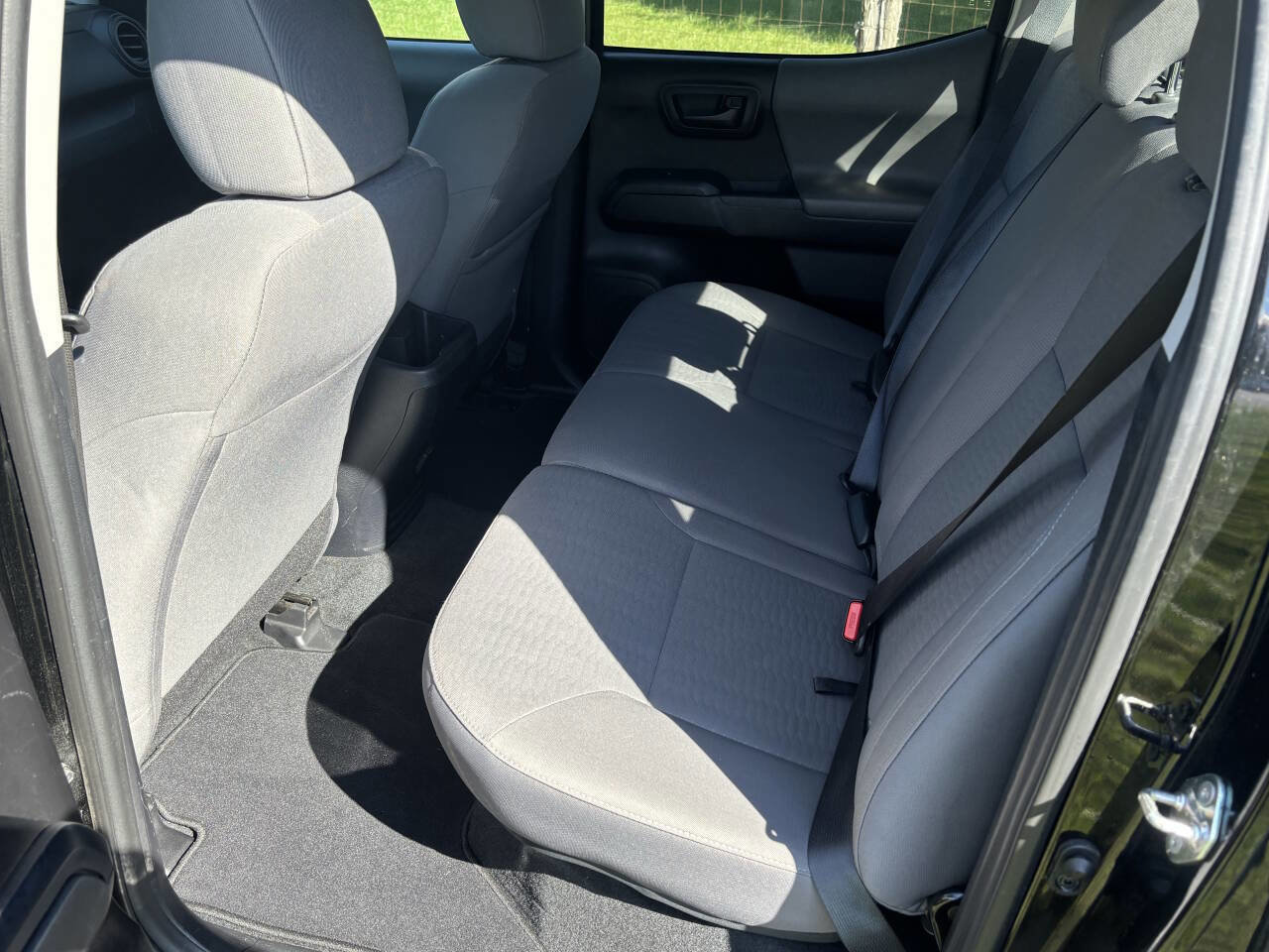 Used 2019 Toyota Tacoma SR image 8