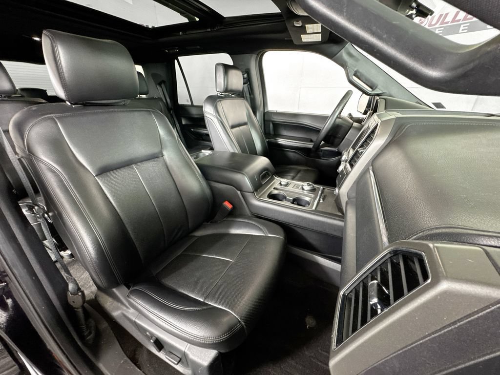 Used 2020 Ford Expedition XLT w/ Equipment Group 202A AWD/4WD image 30