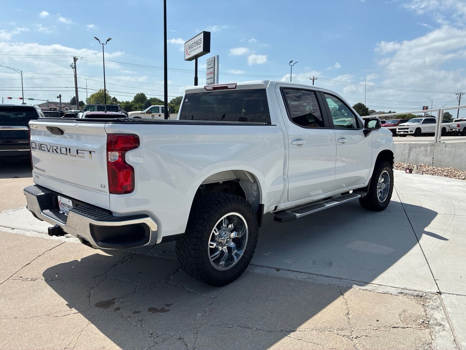 Used 2022 Chevrolet Silverado 1500 LT w/ Z71 Off-Road Package AWD/4WD image 7