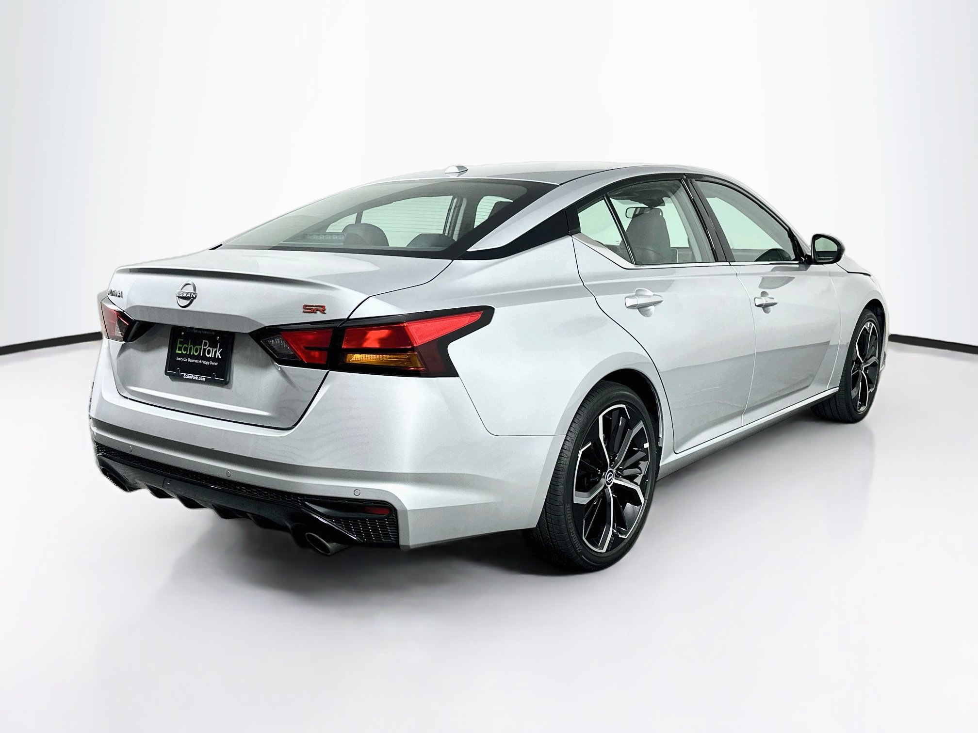 Used 2025 Nissan Altima 2.5 SR FWD image 9