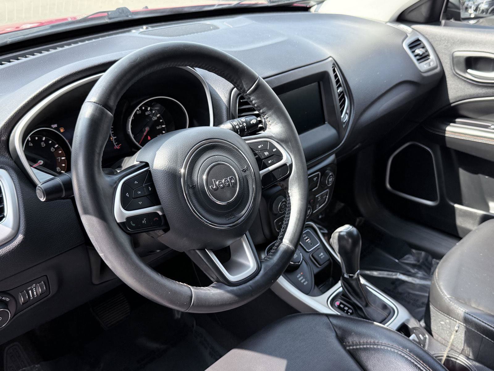 Used 2018 Jeep Compass Latitude w/ Popular Equipment Group AWD/4WD image 9