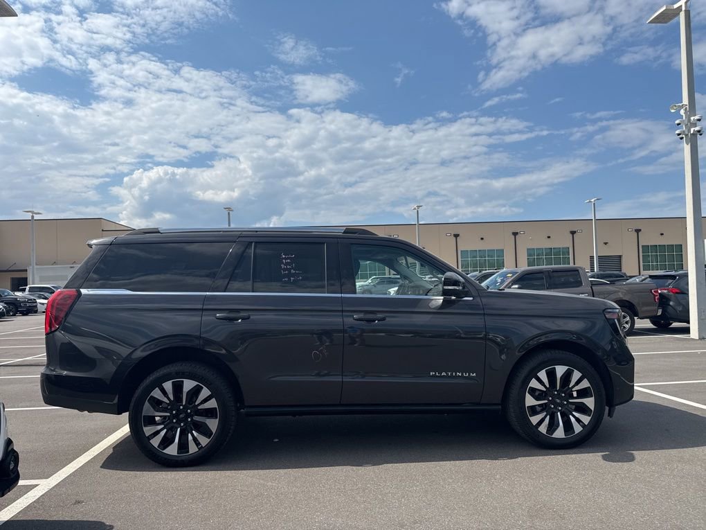 Used 2025 Ford Expedition Platinum w/ Driver's Package AWD/4WD image 2