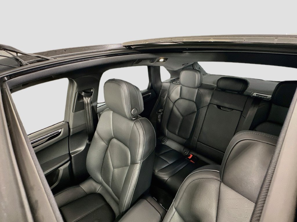 Certified 2023 Porsche Macan AWD/4WD image 14
